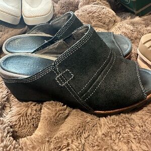 Sorel-Women's Black Wedge Sandals